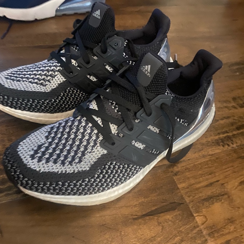 Ultra boost adidas silver and black RAIDERS